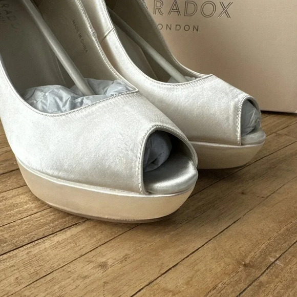 NWB Paradox London Womens Indulgence Ivory Size 7 High Heel Wedding Pump - Picture 11 of 12